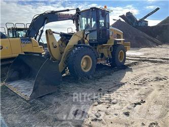 CAT 938M Gumikerekes homlokrakodók