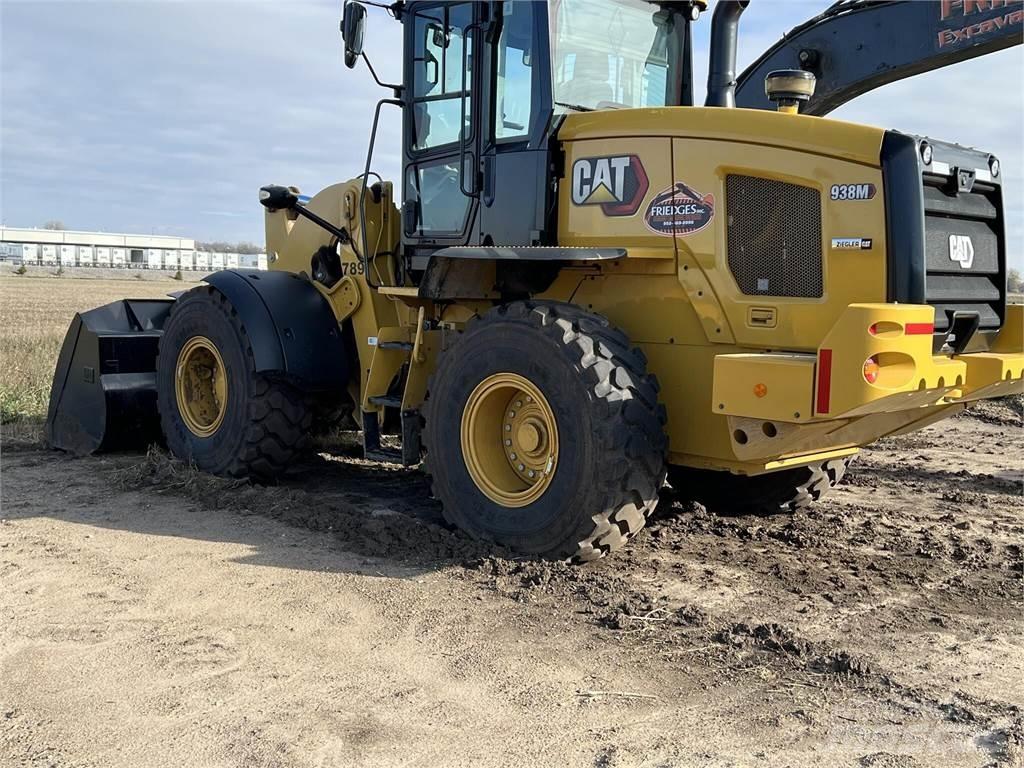 CAT 938M Gumikerekes homlokrakodók