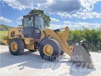 CAT 938M Gumikerekes homlokrakodók