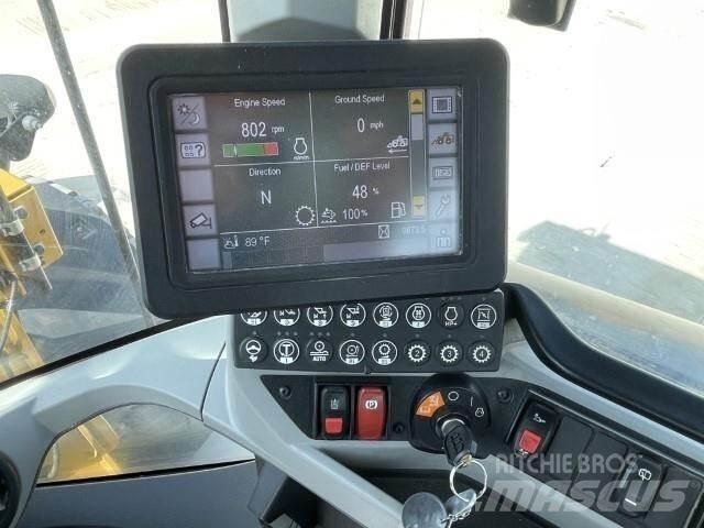 CAT 938M Gumikerekes homlokrakodók