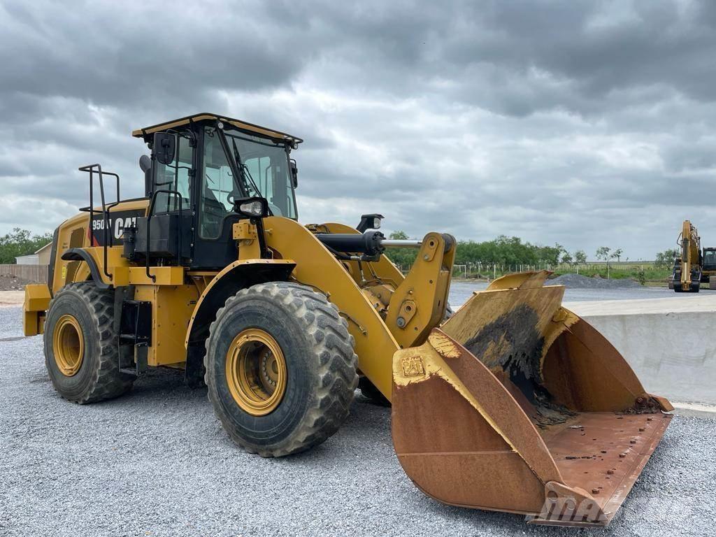 CAT 950M Gumikerekes homlokrakodók