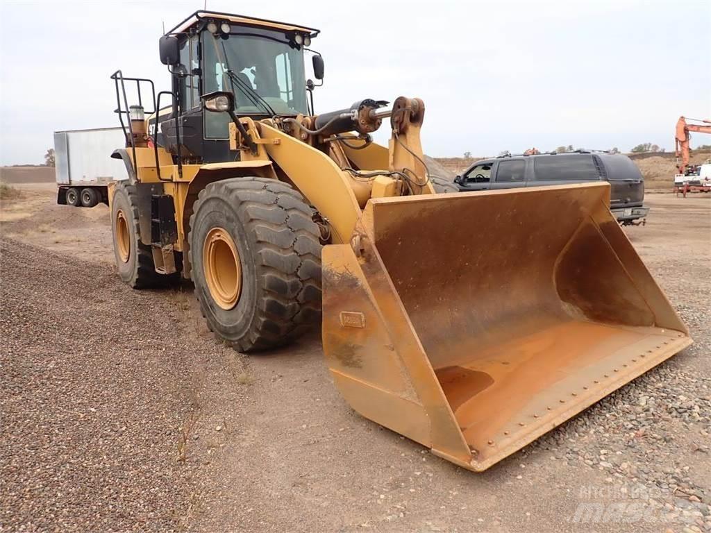 CAT 972K Gumikerekes homlokrakodók