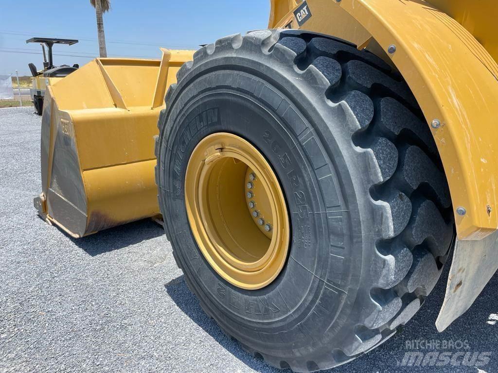 CAT 972M Gumikerekes homlokrakodók