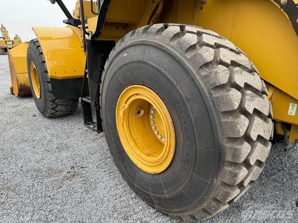 CAT 972M Gumikerekes homlokrakodók