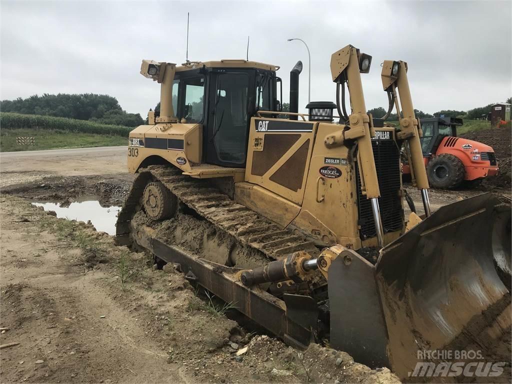 CAT D8T lánctalpas dózerek