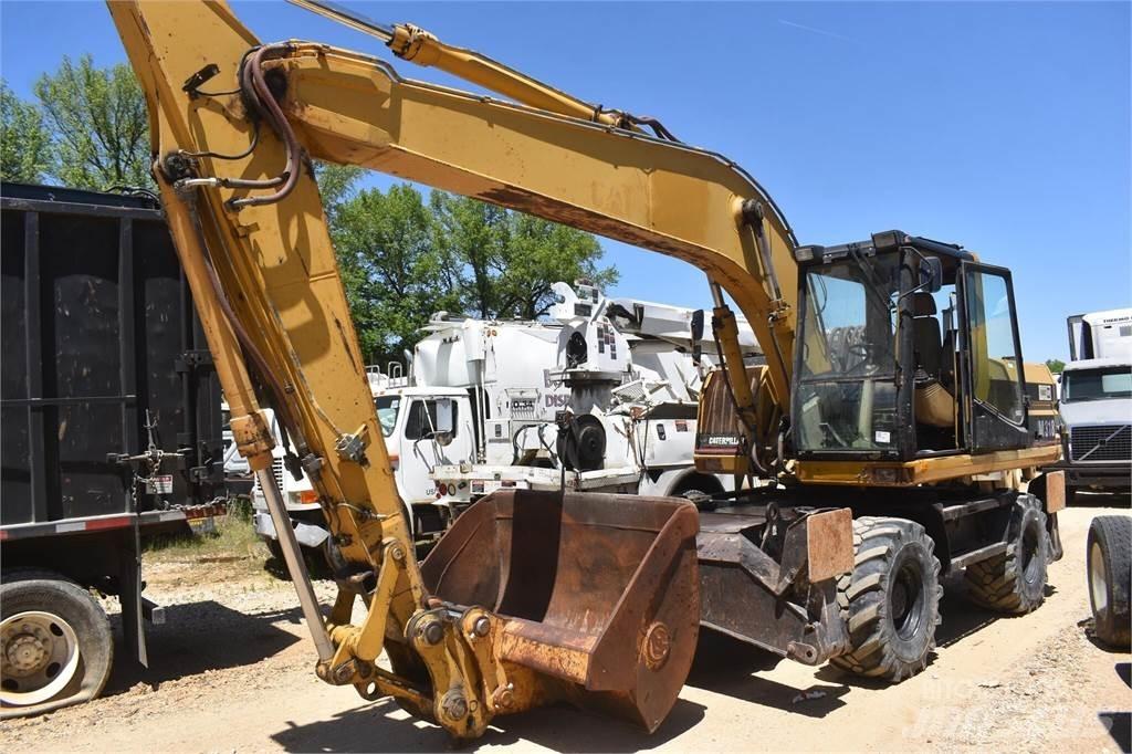 CAT M318 Gumikerekes kotrók