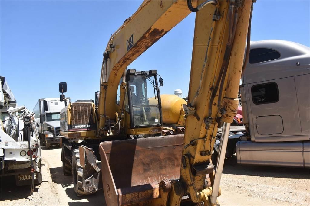 CAT M318 Gumikerekes kotrók