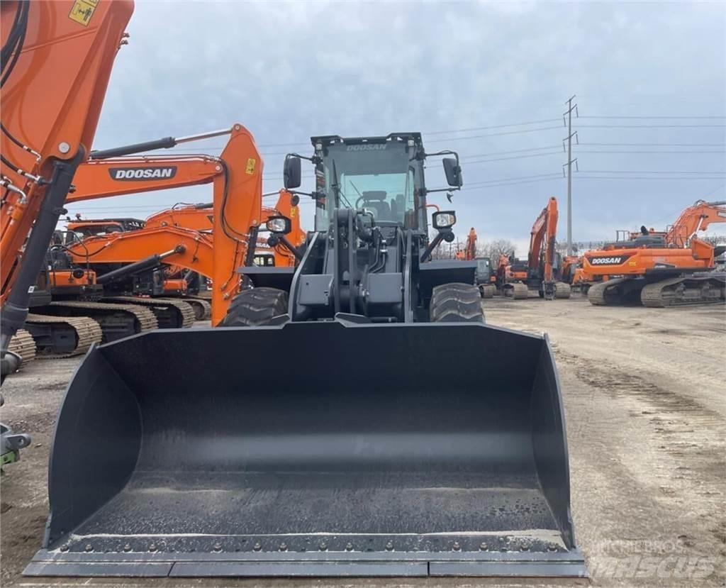 Develon DL280-7 Gumikerekes homlokrakodók