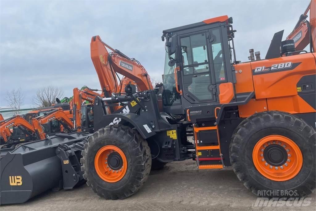 Develon DL280-7 Gumikerekes homlokrakodók