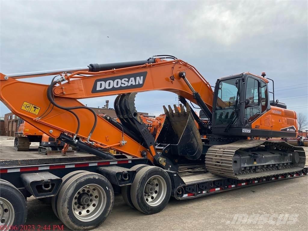 Develon DX255 LC-7 Lánctalpas kotrók