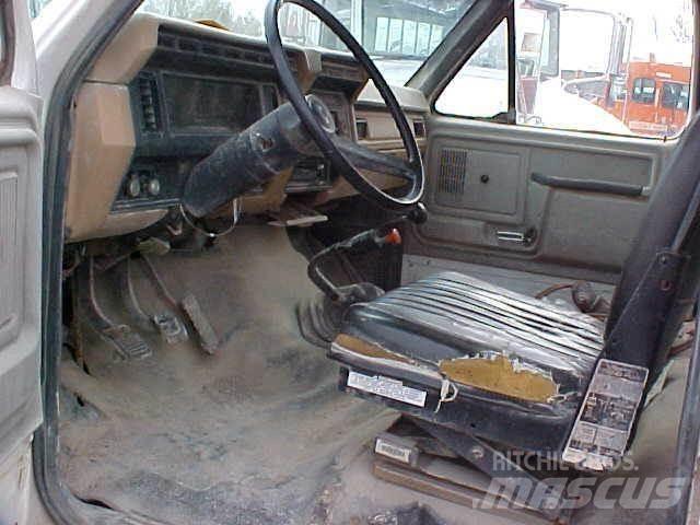 Ford F700 Tartályos teherautók