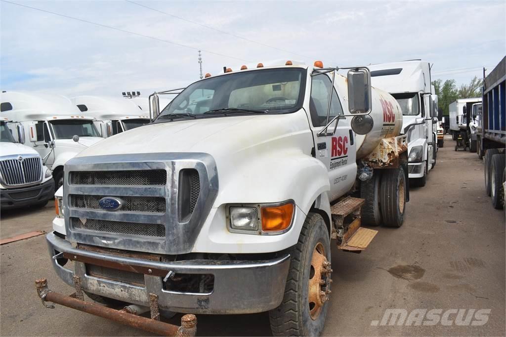 Ford F750 Tartályos teherautók