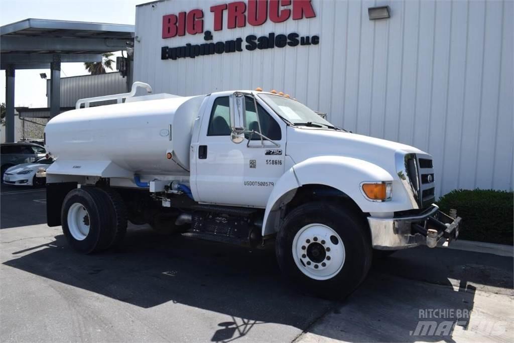 Ford F750 Tartályos teherautók