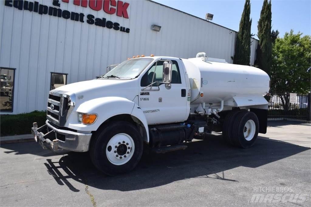 Ford F750 Tartályos teherautók