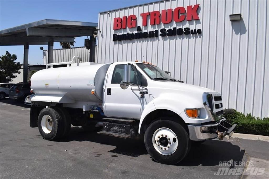 Ford F750 Tartályos teherautók