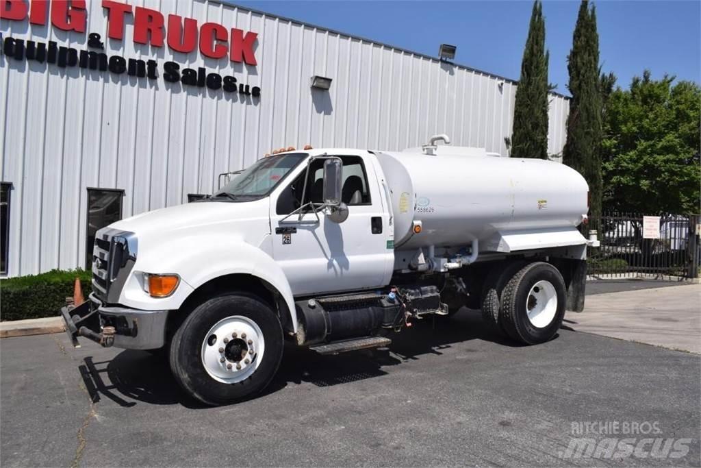 Ford F750 Tartályos teherautók