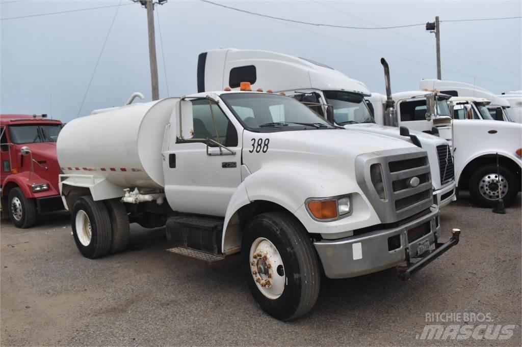 Ford F750 Tartályos teherautók