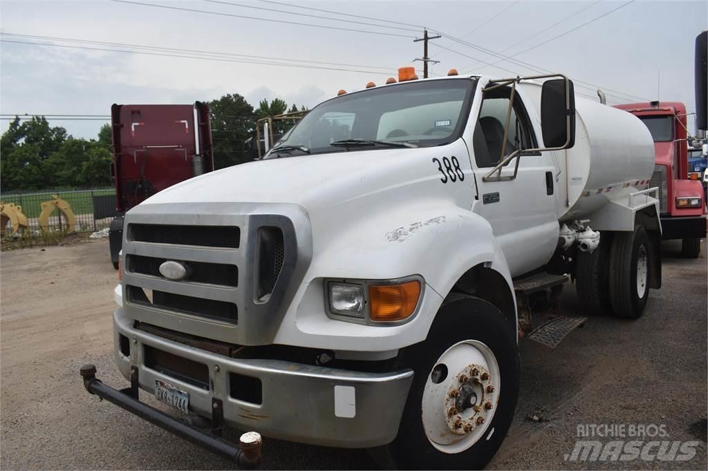 Ford F750 Tartályos teherautók