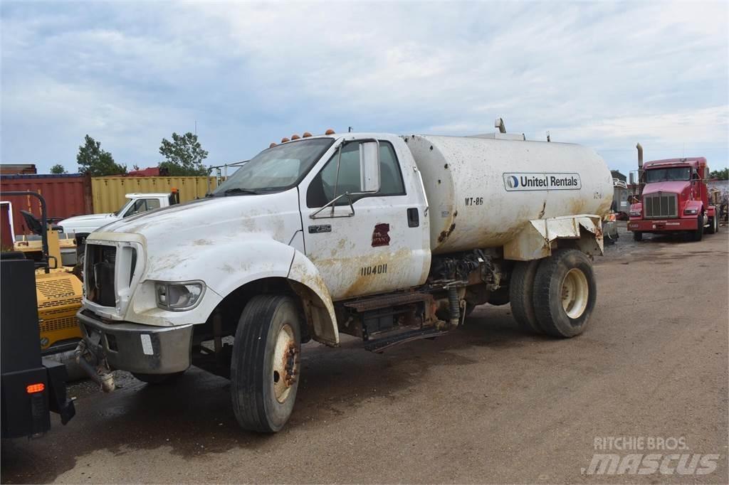 Ford F750 Tartályos teherautók