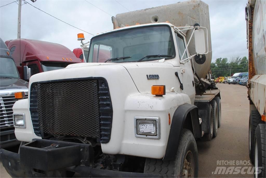 Ford L8000 Betonkeverők/Betonpumpák