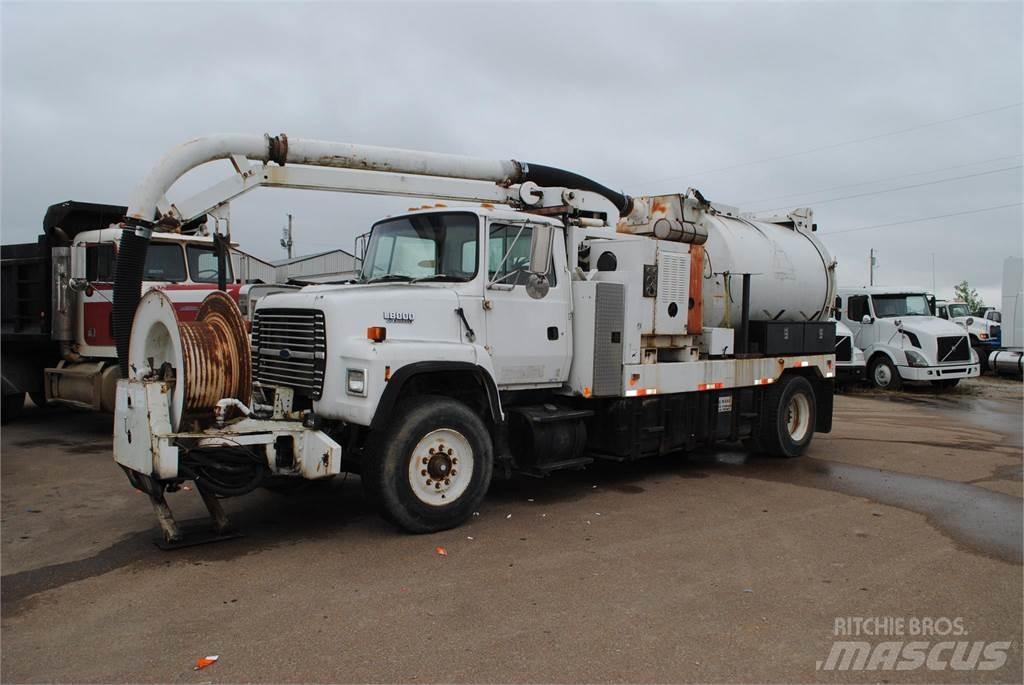 Ford L8000 Tartályos teherautók