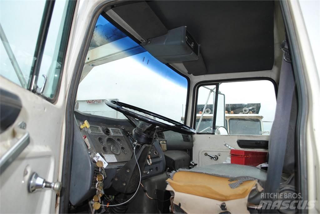 Ford L8000 Tartályos teherautók
