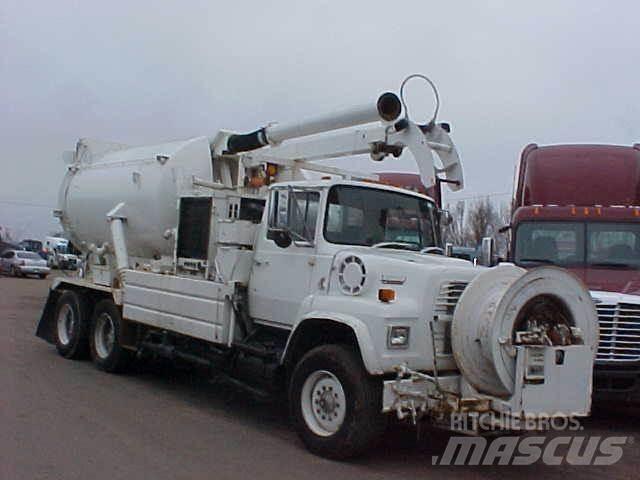 Ford L8000 Tartályos teherautók