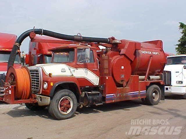 Ford L8000 Tartályos teherautók