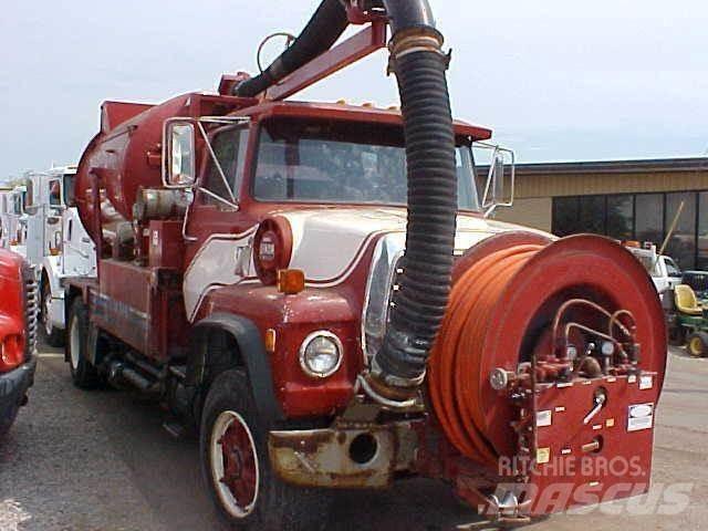 Ford L8000 Tartályos teherautók