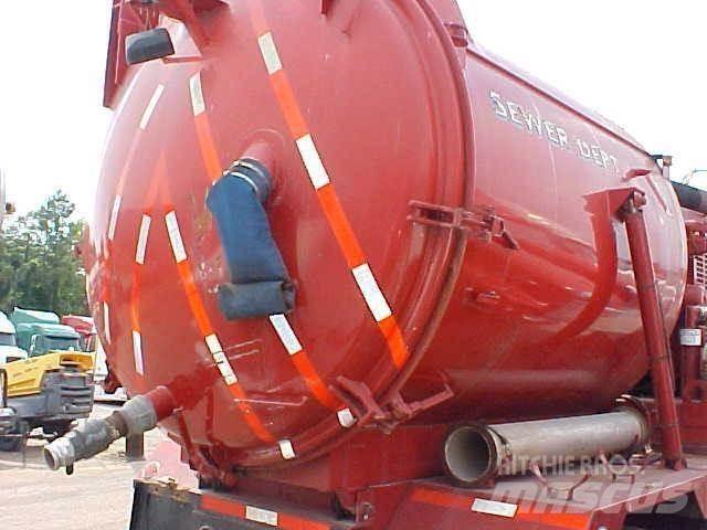Ford L8000 Tartályos teherautók