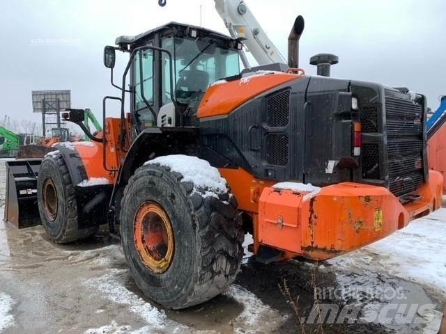 Hitachi ZW250-6 Gumikerekes homlokrakodók