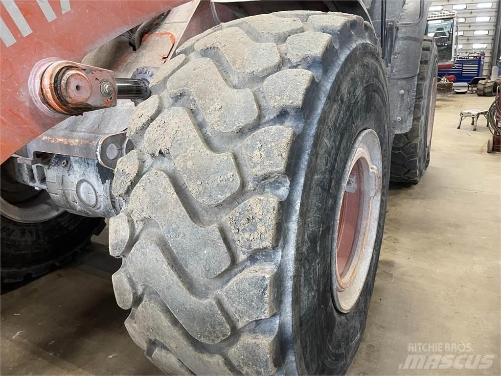 Hitachi ZW250-6 Gumikerekes homlokrakodók