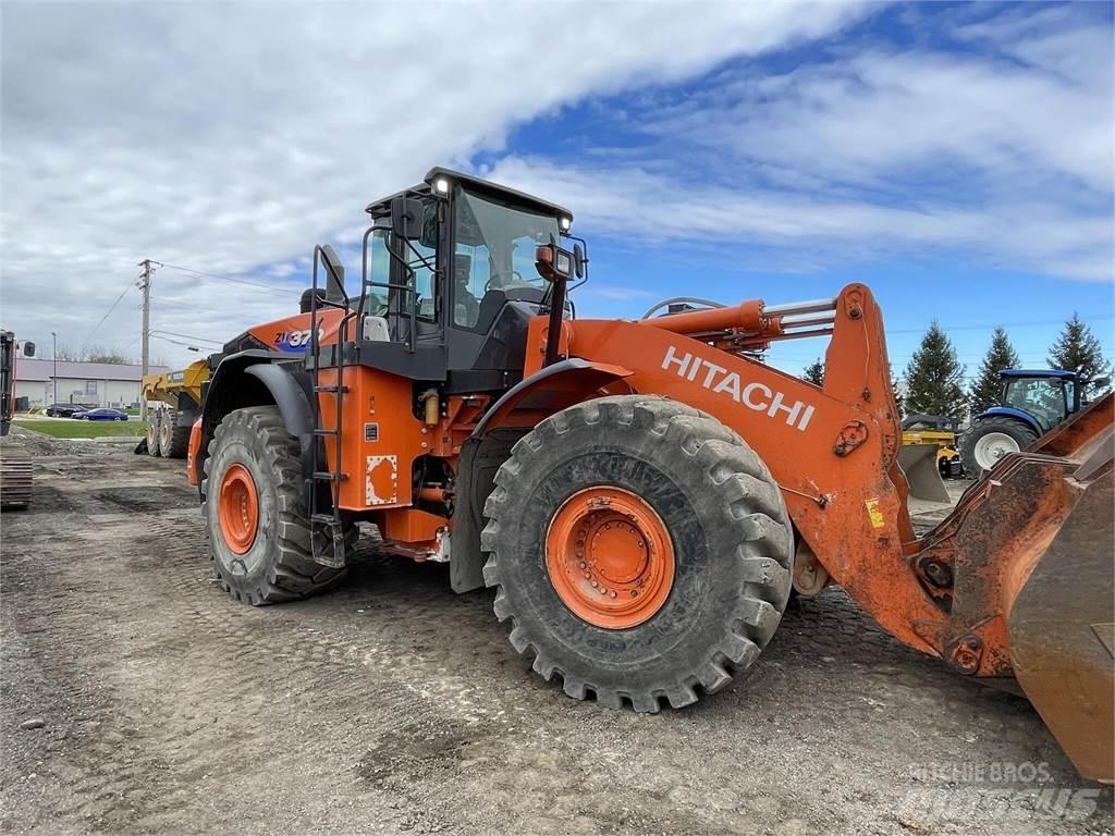 Hitachi ZW370-6 Gumikerekes homlokrakodók