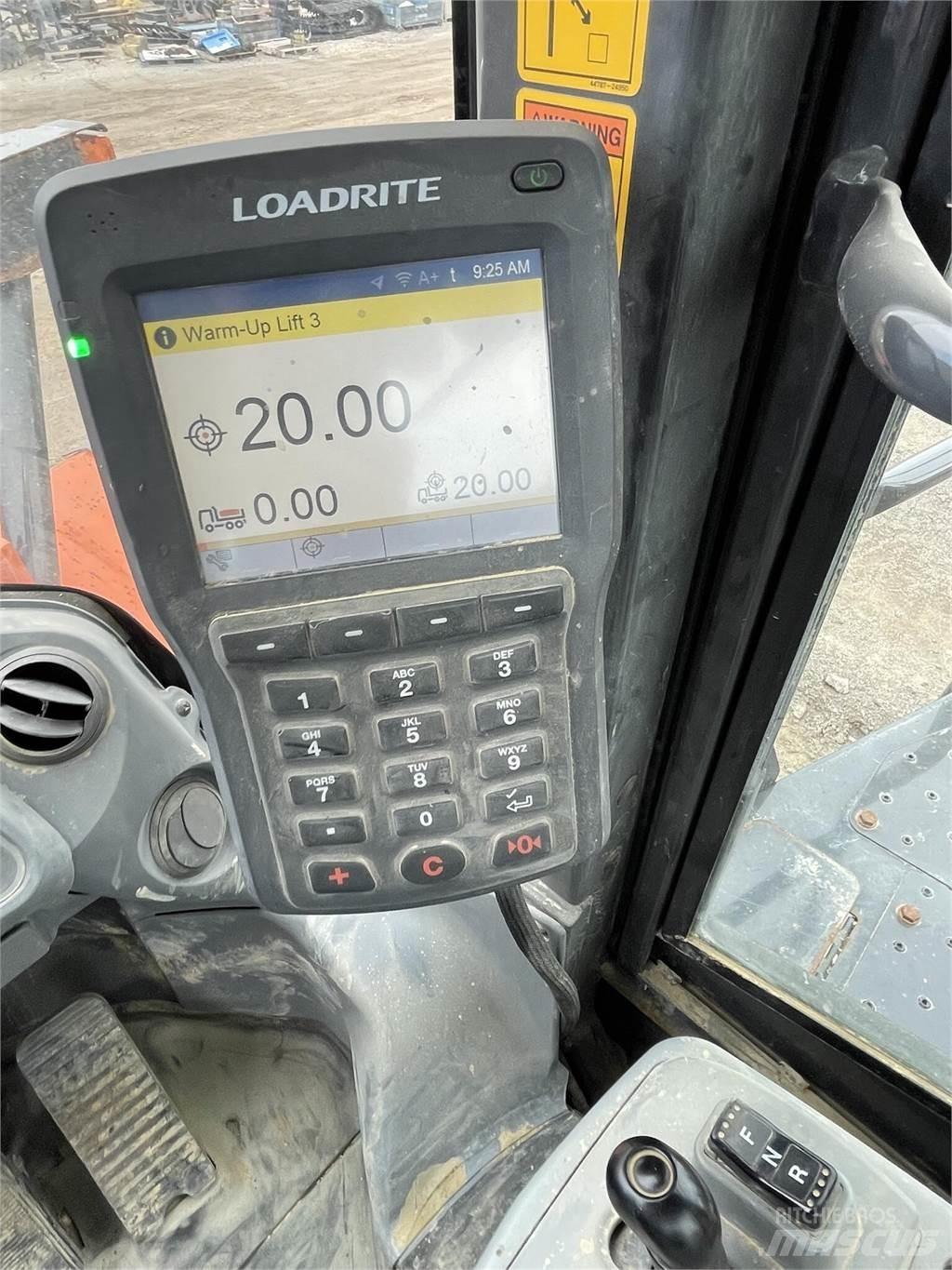 Hitachi ZW370-6 Gumikerekes homlokrakodók