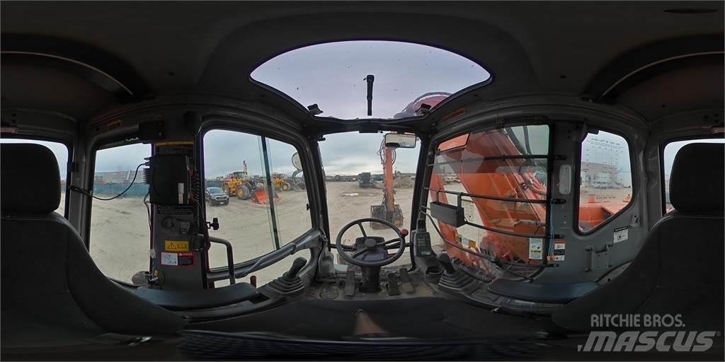 Hitachi ZX210W Gumikerekes kotrók
