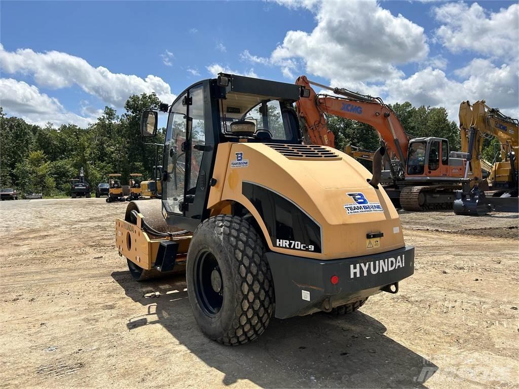 Hyundai HR70C Ikerdobos hengerek
