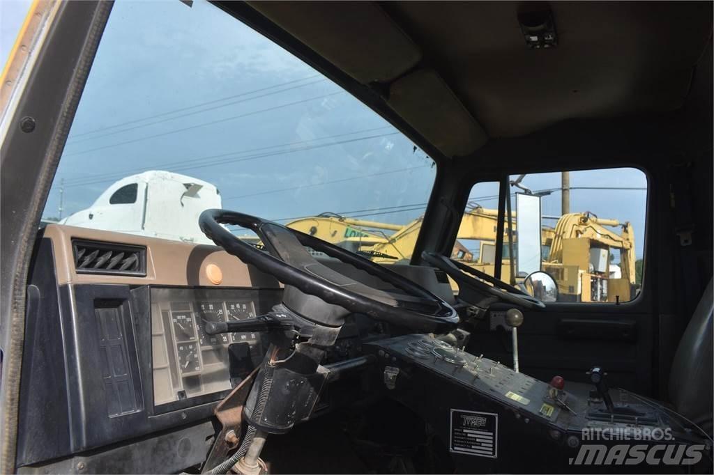 International 4700 Utcaseprő teherautók