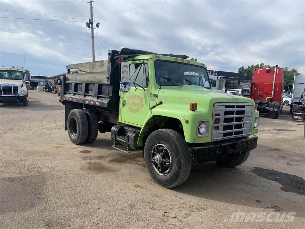 International M1754 Billenő teherautók