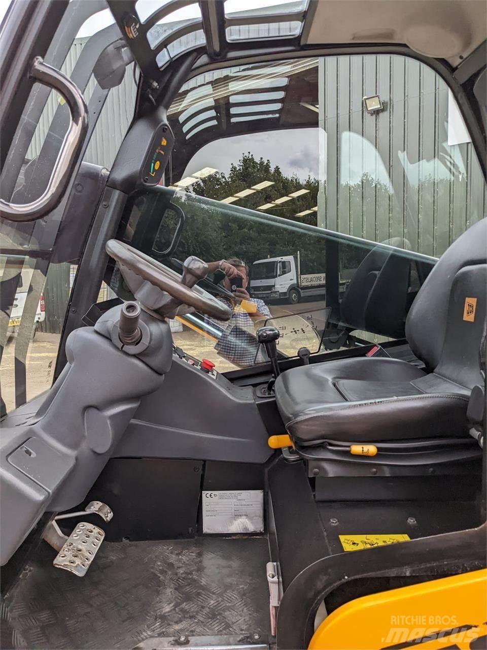 JCB 30D Teleszkópos rakodók
