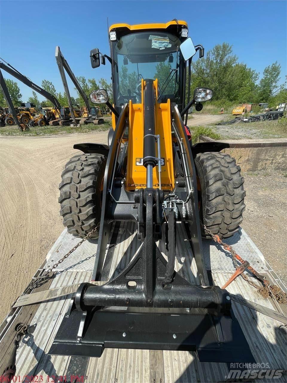 JCB 409 Gumikerekes homlokrakodók