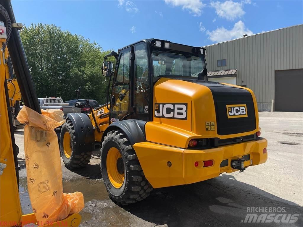 JCB TM320 Gumikerekes homlokrakodók