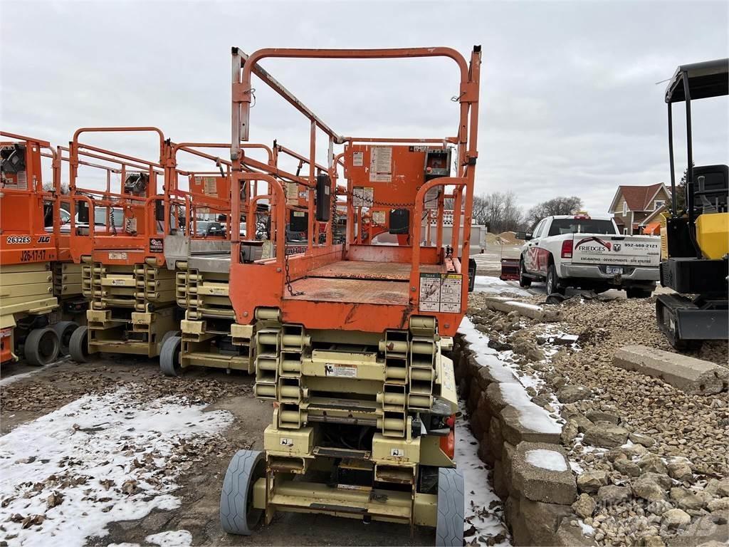 JLG 3246ES Ollós emelők