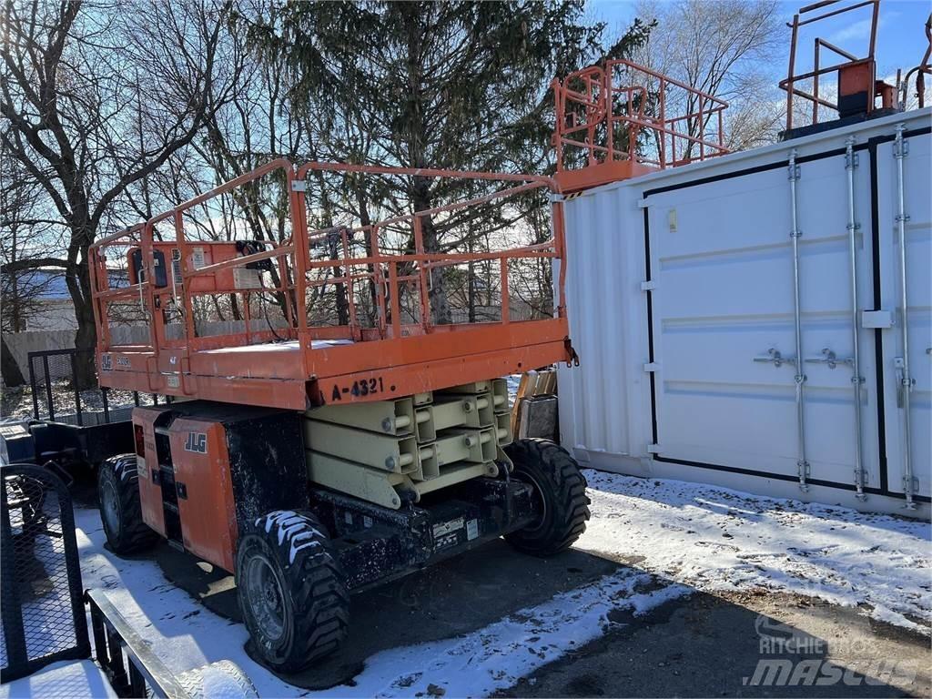 JLG 330LRT Ollós emelők