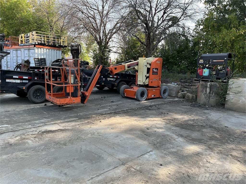 JLG E300AJP Karos emelők