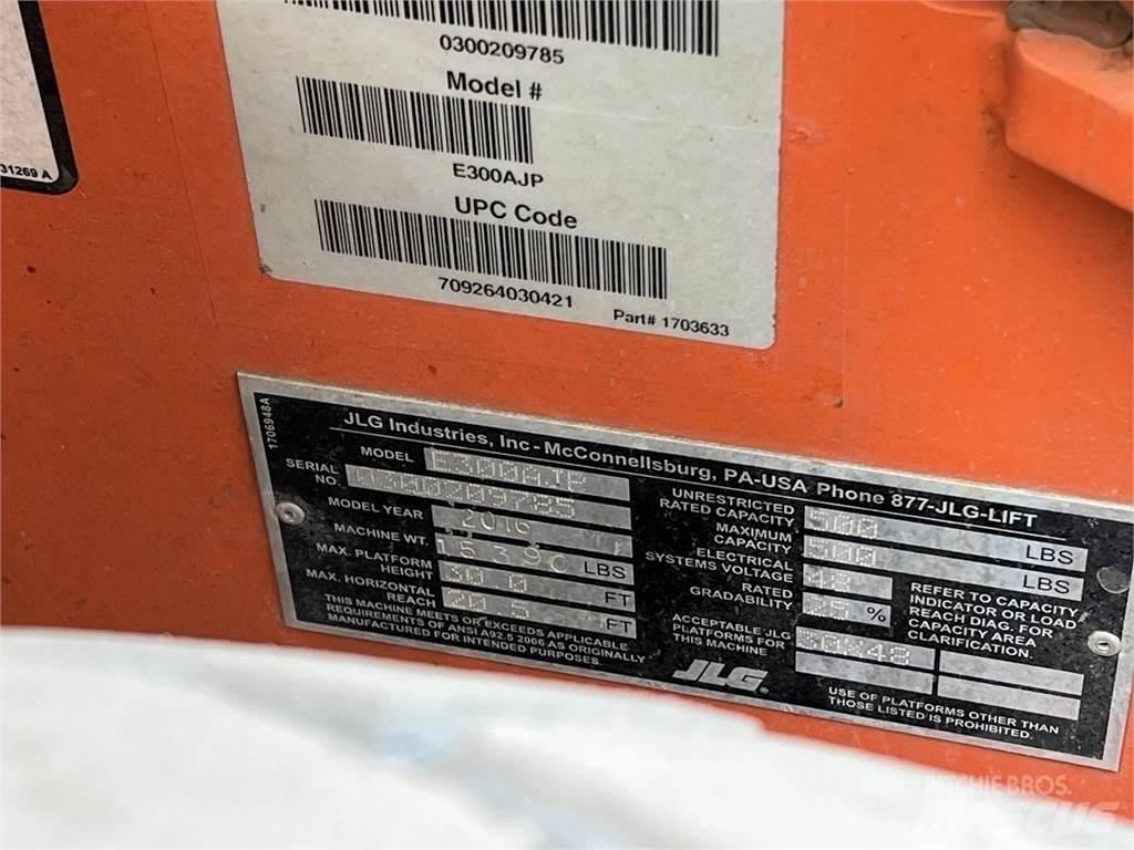 JLG E300AJP Karos emelők