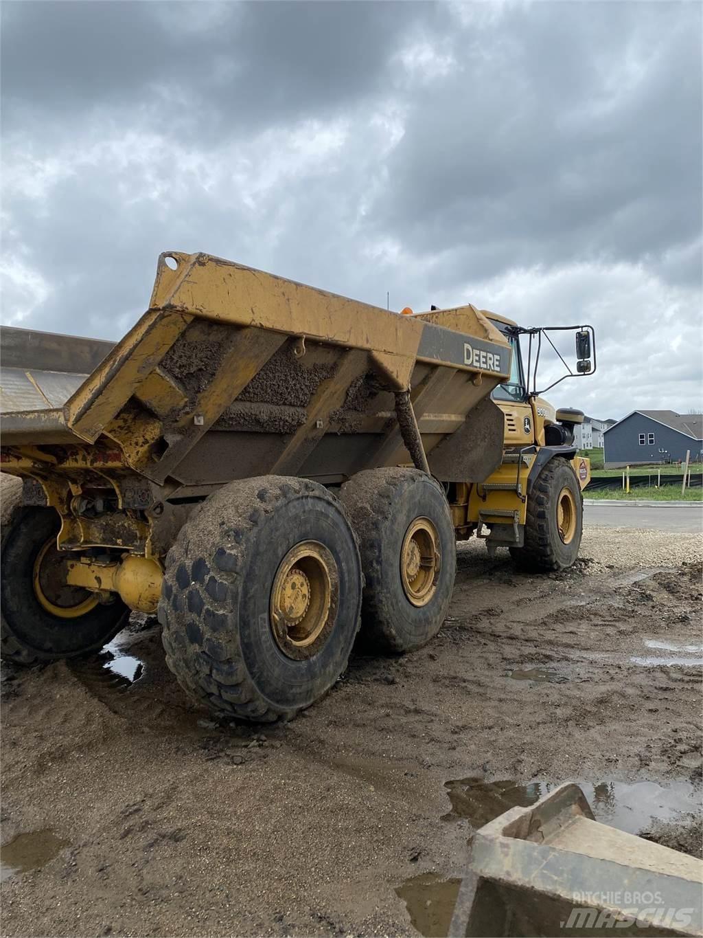 John Deere 300D Csuklósdömperek