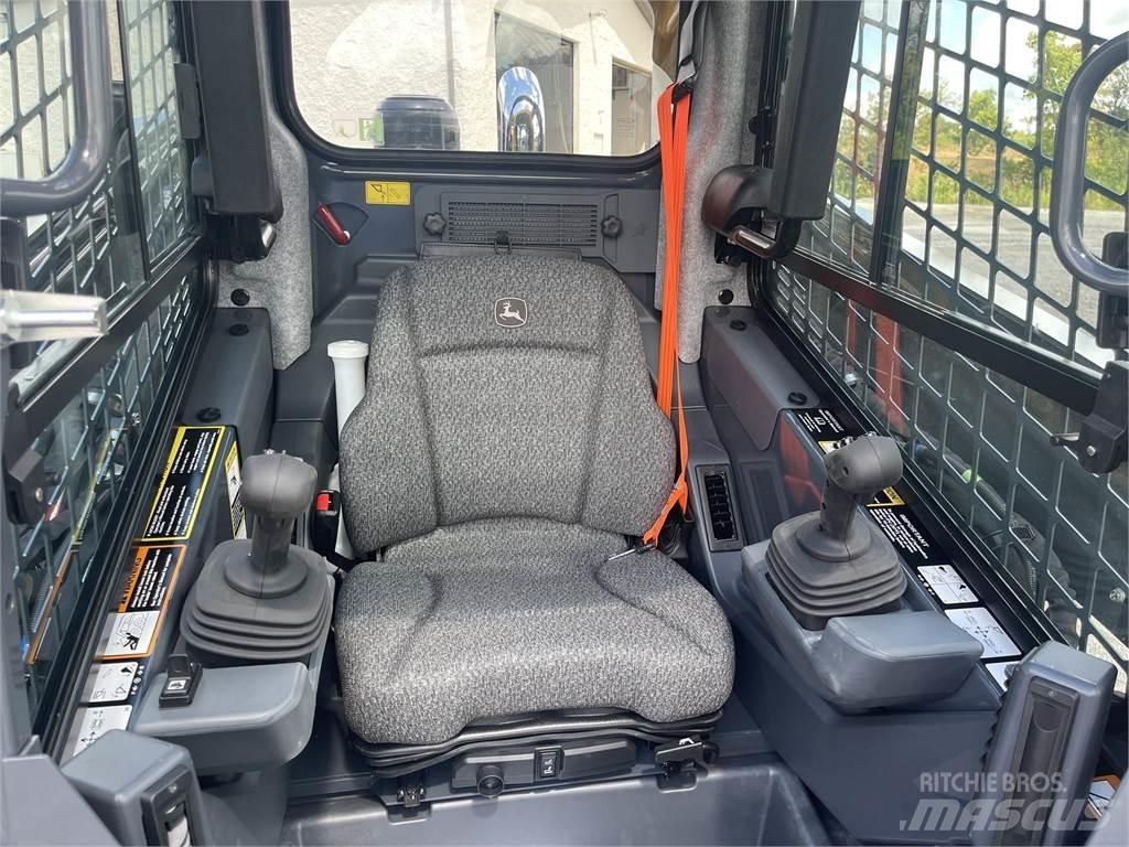 John Deere 333G Kompaktrakodók