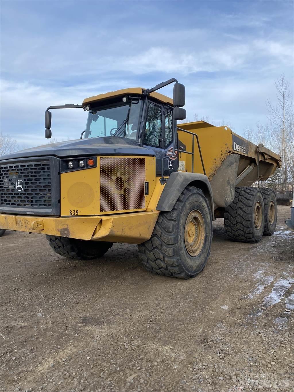 John Deere 410E Csuklósdömperek
