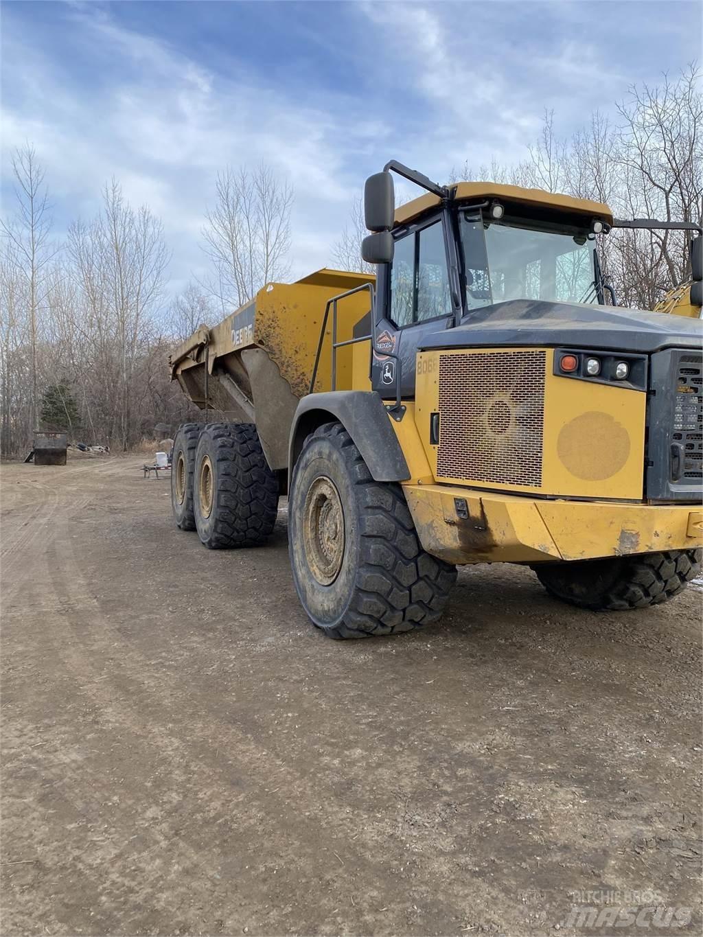 John Deere 410E Csuklósdömperek