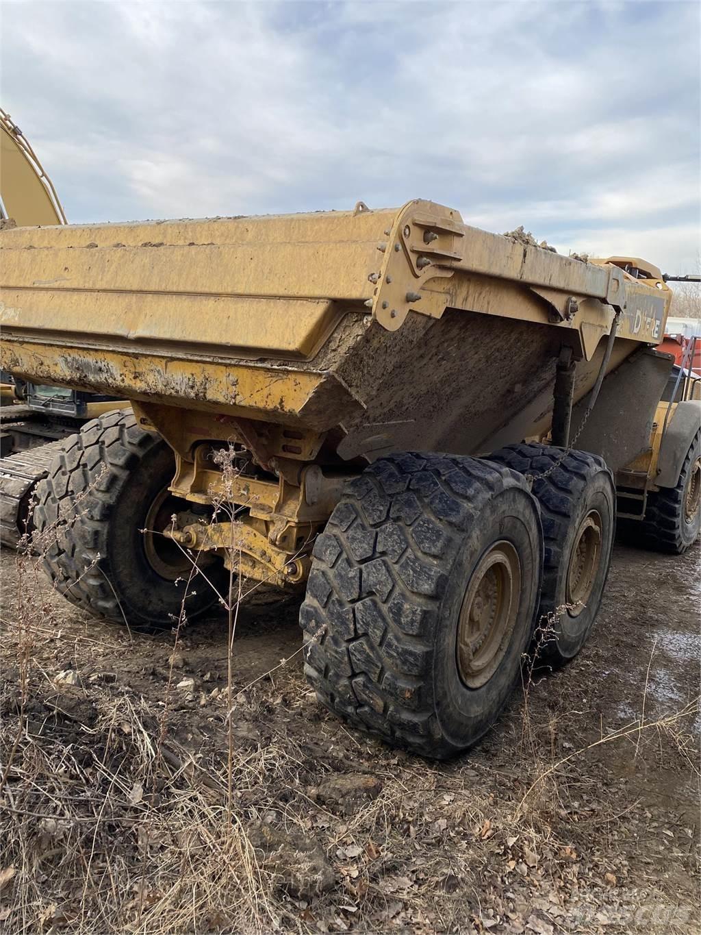 John Deere 410E Csuklósdömperek